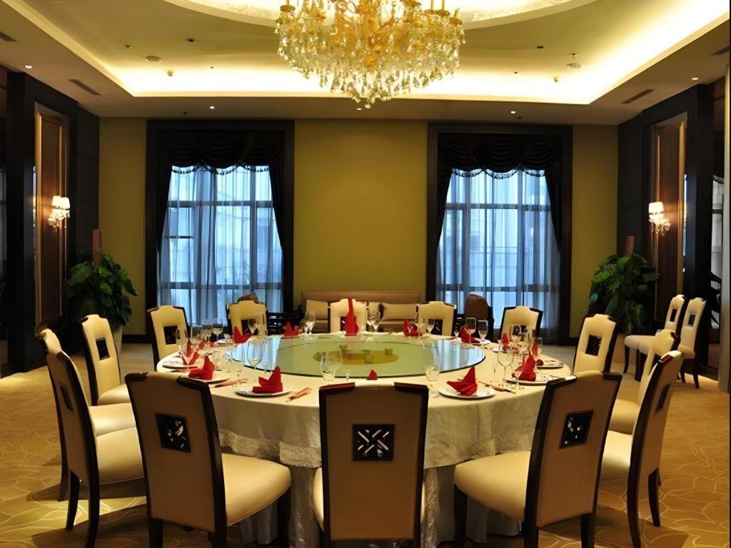 Country Garden Phoenix Hotel เสิ่นหยาง ภายนอก รูปภาพ