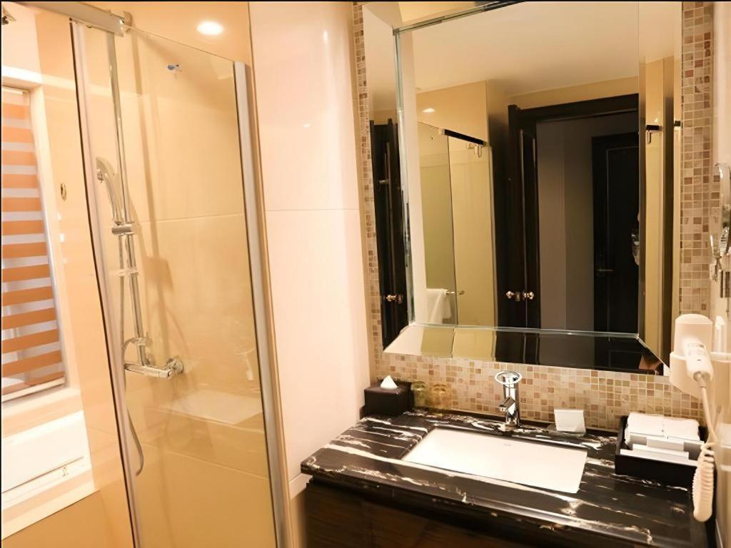 Country Garden Phoenix Hotel เสิ่นหยาง ภายนอก รูปภาพ